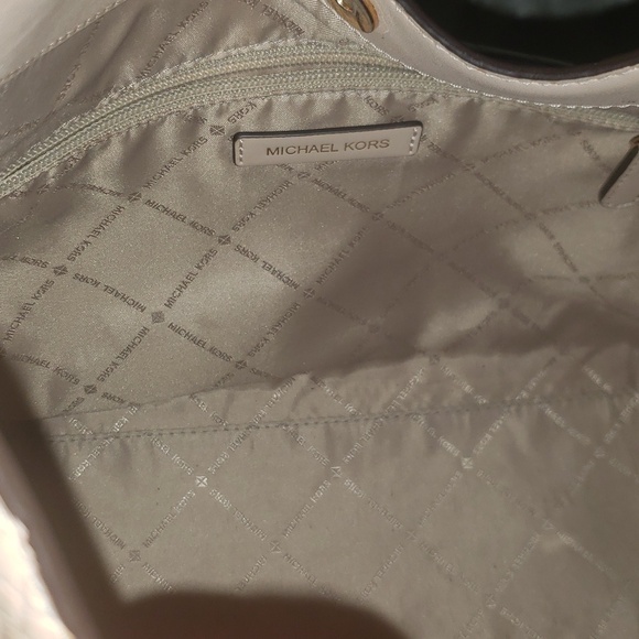 Michael Kors Joan Shoulderbag - Picture 8 of 8